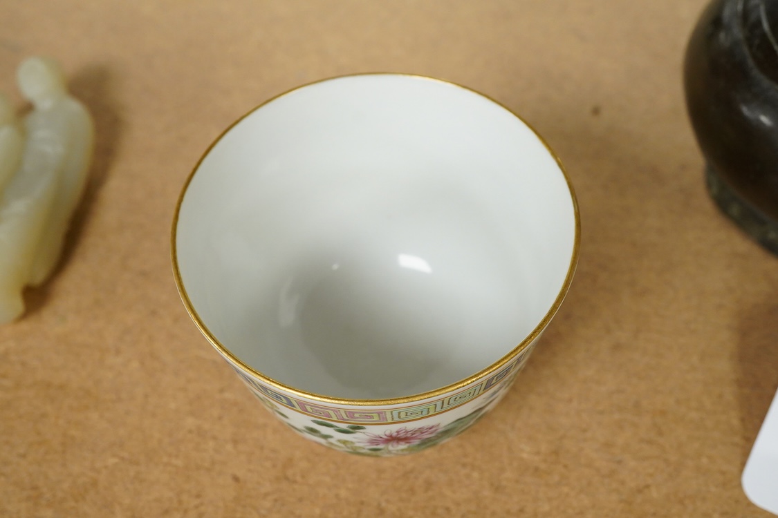 A Chinese famille rose cup, Guangxu mark but later, 6.5cm